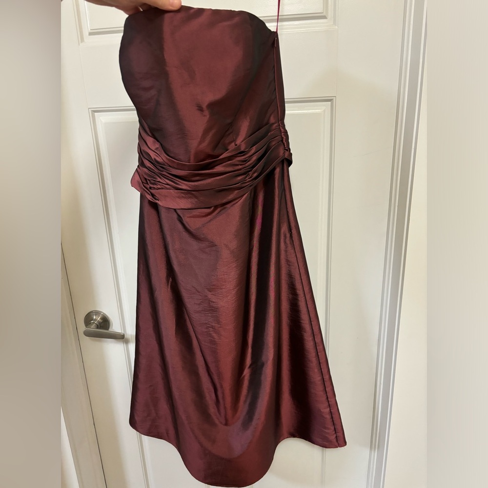 Perfect party dress! Shiny burgundy/maroon dress size L